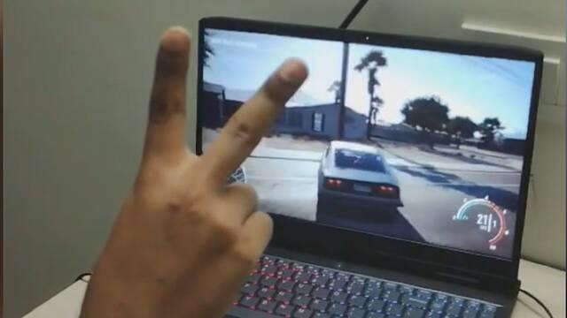 Un estudiante inventa un sistema para jugar sin mando: Sólo necesita hacer gestos frente a la cámara