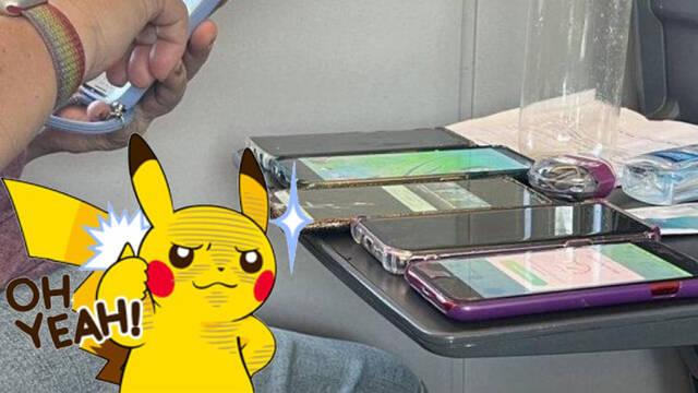 Descubren a una pasajera de un tren jugando con seis móviles a Pokémon Go