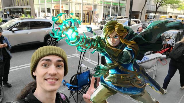 Un grupo de jugadores hacen cola en Nueva York para conseguir Zelda: Tears of the Kingdom