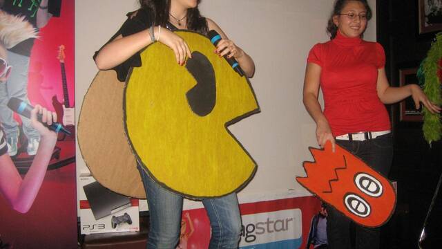 La cantante y actriz Angy entrega los premios de la final de SingStar Live!