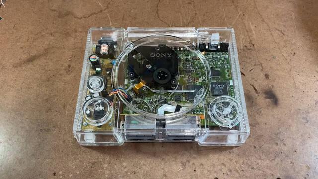 Crean una PlayStation de cristal