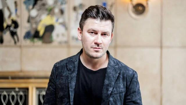 Dmitry Glukhovsky est� siendo perseguido por las fuerzas especiales de Rusia