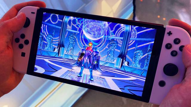 Metroid Dread en una Nintendo Switch OLED.