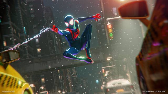 Traje de Spider-Man: Un nuevo universo en Spider-Man: Miles Morales