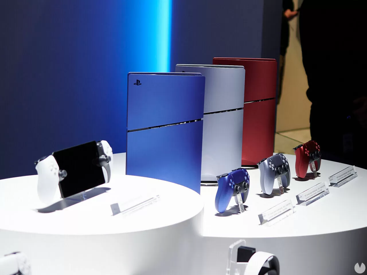 CES 2024: Estas son las PS5 Slim con cubiertas metálicas de colores que  presentó Sony – FayerWayer