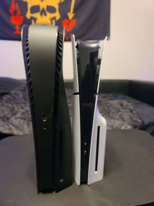 Comparativa de tamao PS5 original vs PS Slim