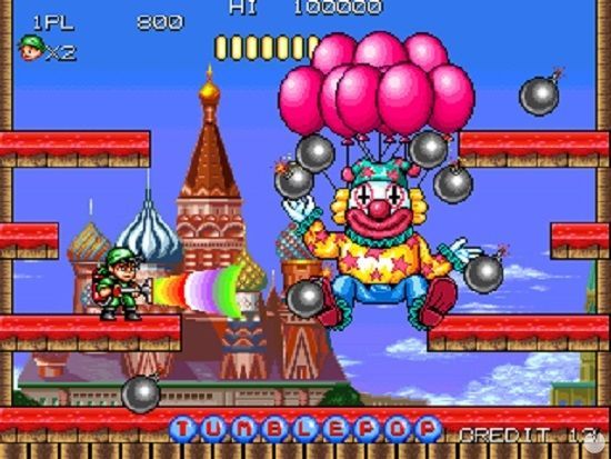 Un payaso XXXL lanzando explosivos en la Plaza Roja. Lo normal.