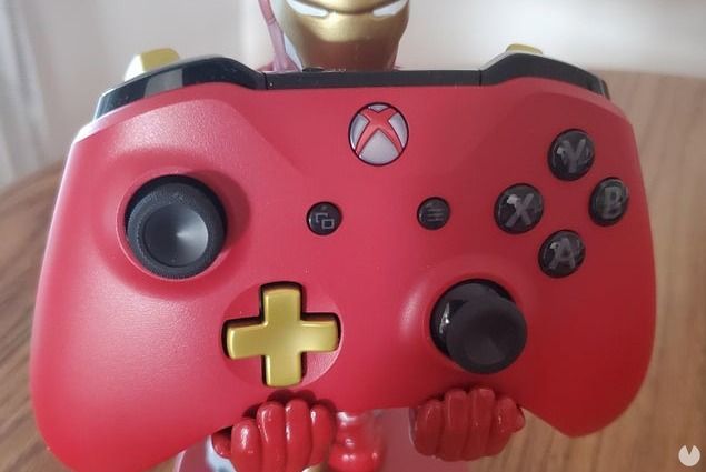 Iron Man inspira este elegante mando personalizado de Xbox One