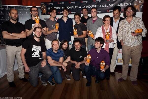 En Gamelab 2010 'Battle of Puppets' gan el premio al mejor juego mvil. Representaron al estudio Juan Araujo, Eduardo Veiga y Albero.