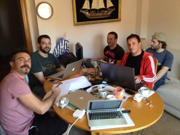 El equipo de We Use Powerups: RubnLeite(Animacin y VFX), Jose Luis Hidalgo (Programacin y motor), Ricardo Garcia (Arte) Guillermo Garcia (Arte), Gustavo Aranda (Musica).