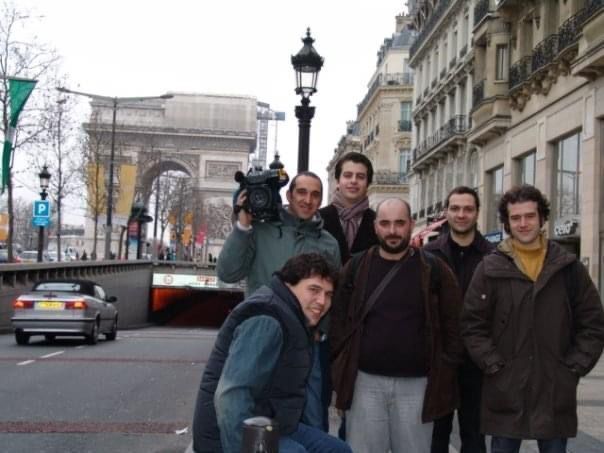 Sánchez con varios periodistas de otros medios en un viaje de prensa.