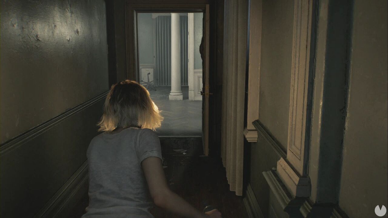 Resident Evil Requiem - Patient Center, Grace flees from the creature towards the room in the northeastern corner