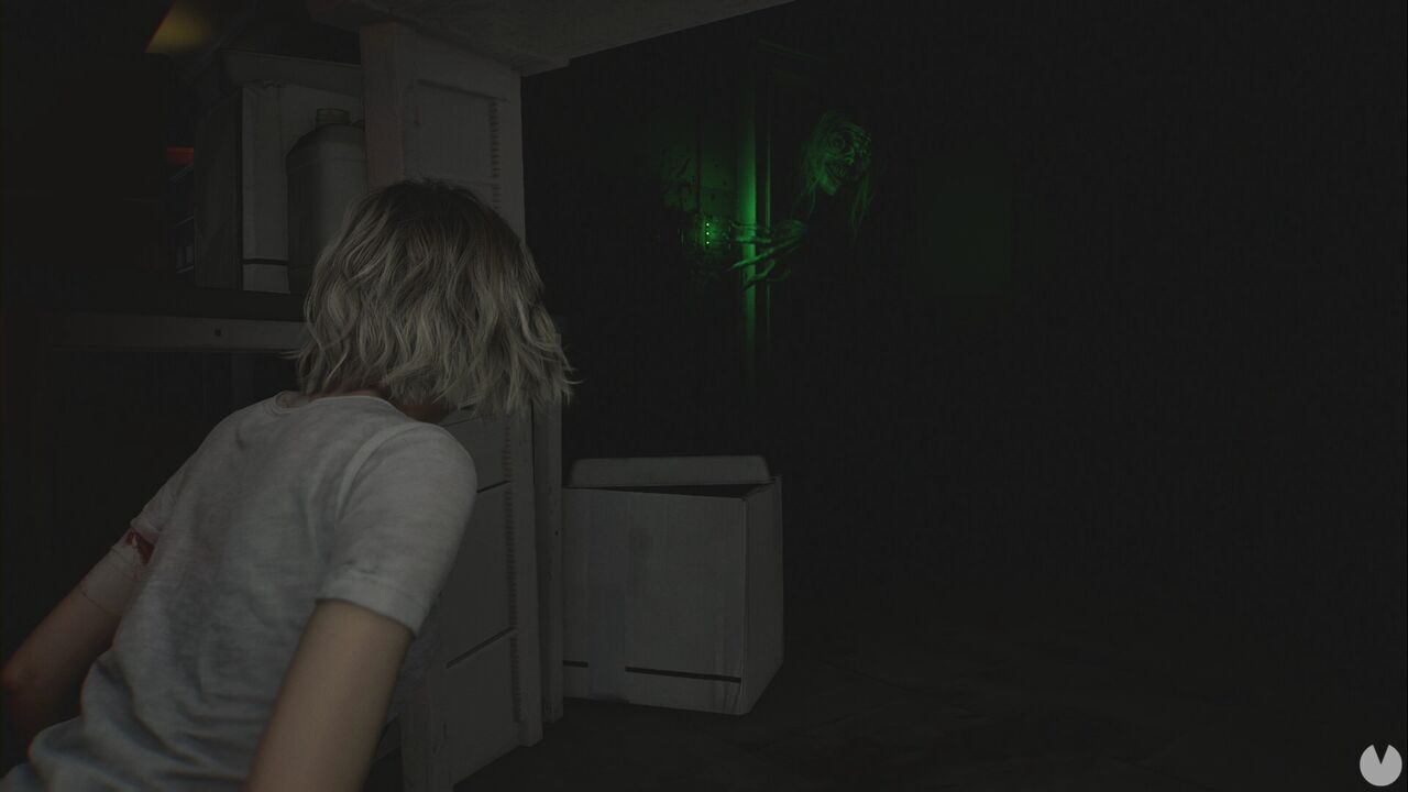 Resident Evil Requiem - Patient Center, Grace hides from the Patient Center monster