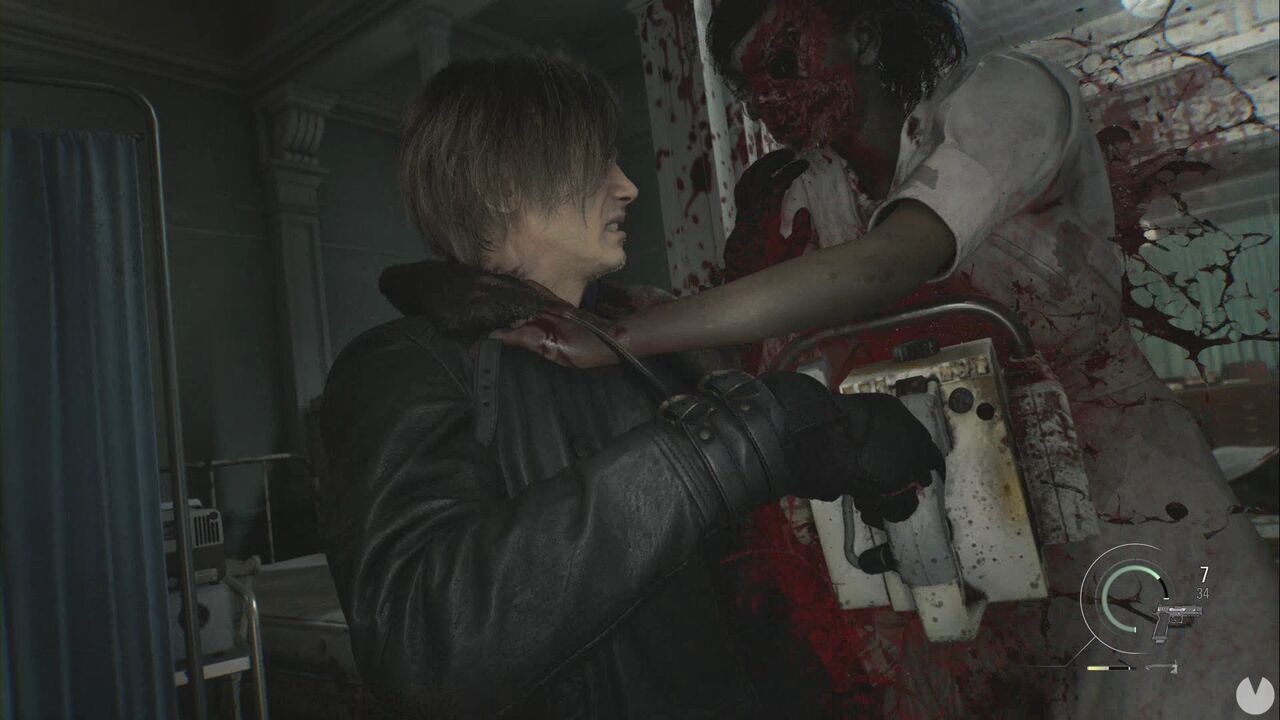 Resident Evil Requiem - Patient Center (II), Leon uses a chainsaw to attack one of the infected