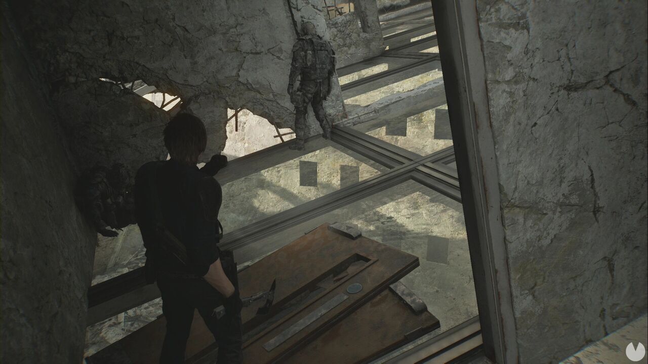 Resident Evil Requiem - East Raccoon City, glass floor inside Willis Tower
