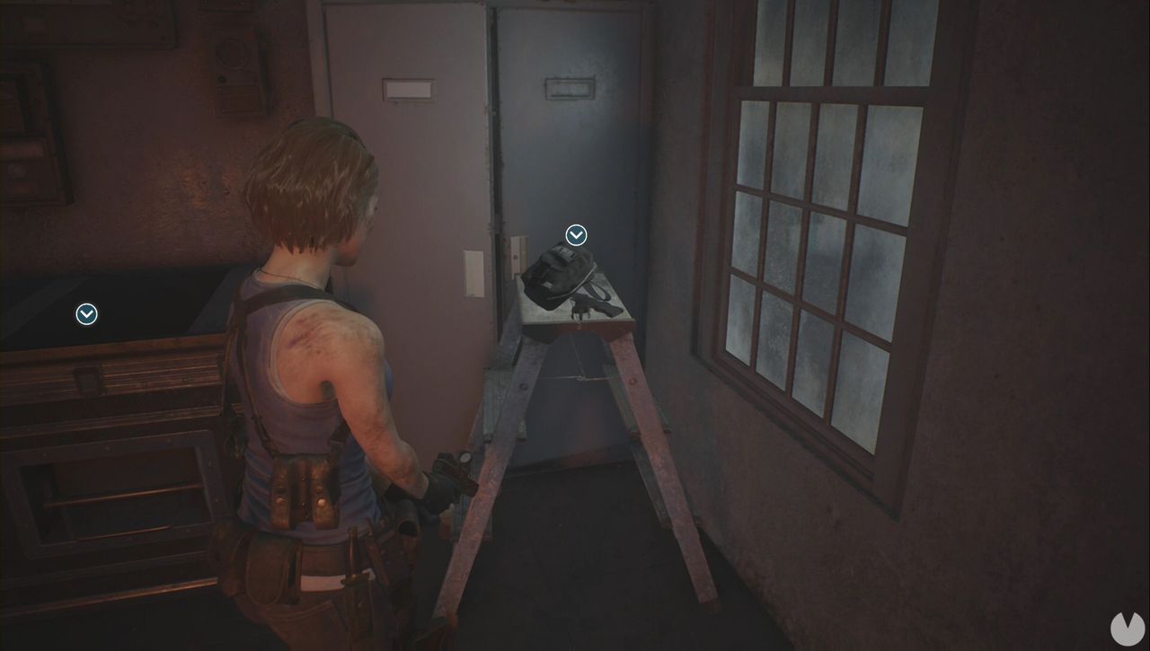 Resident Evil 3 Remake - Hip Pouches: Hip Pouch in the substation (Screenshot)