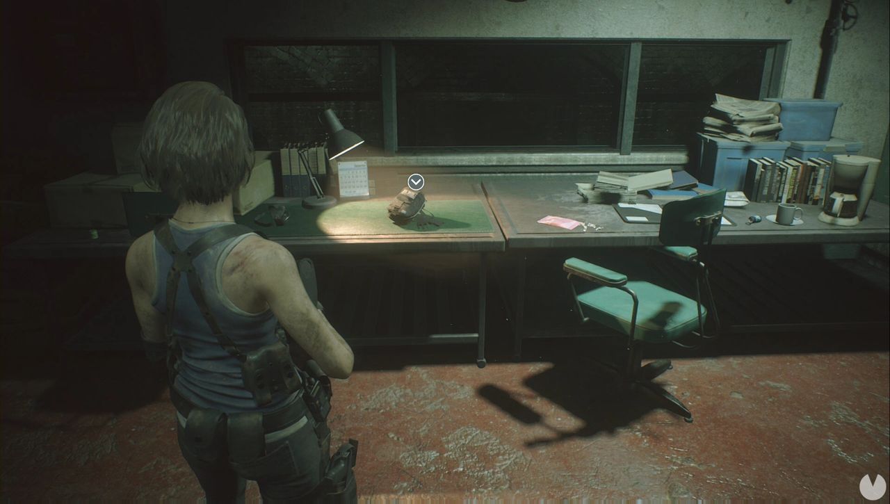 Resident Evil 3 Remake - Hip Pouches: Hip Pouch in the Sewer Security Room (Screenshot)
