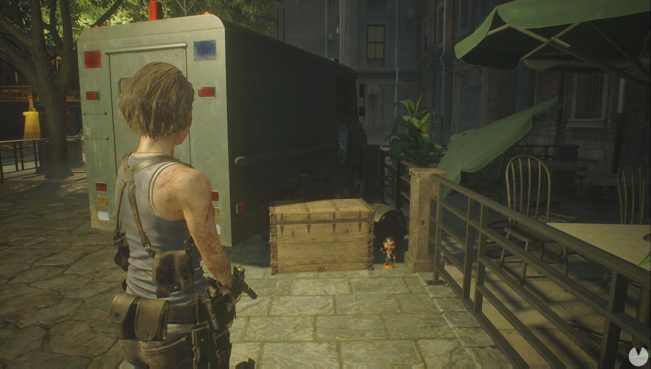 Resident Evil 3 Remake - Mr. Charlie: Mr. Charlie in Clock Tower Plaza beside the van (Screenshot)