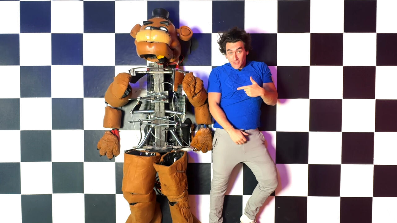 Crea el traje de Freddy Fazbear en la vida real para comprobar si es tan peligroso como parece en FNAF