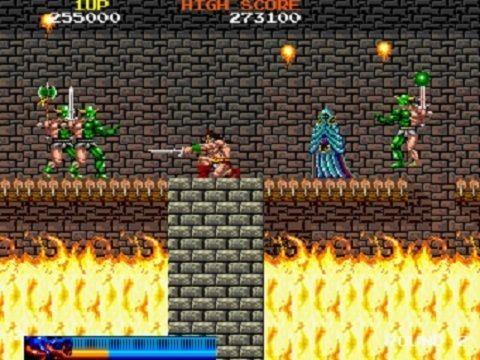 En momentos así era mejor ir a lo loco y saltar hacia la derecha, porque los enemigos no dejaban de aparecer por ambos márgenes de la pantalla.
