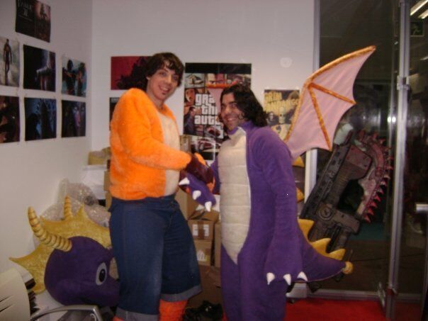 Juan Garca y Gustavo Maeso como Spyro y Crash.
