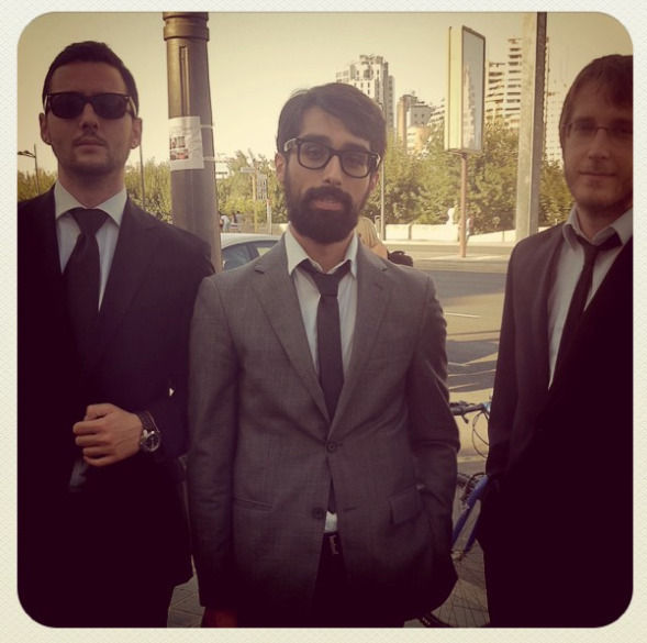 En la boda del desarrollador (y habitual de Anait) Ramón Nafria. De izquierda a derecha: Robles, Chiconuclear y Pep Sànchez.