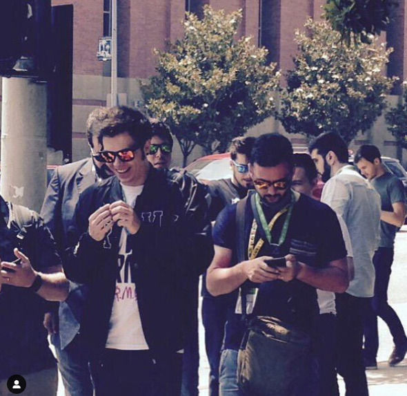 Robles y Rubén 'Rubius' Doblas en el E3. Detrás del youtuber se entrevé a Pepe Arcas.