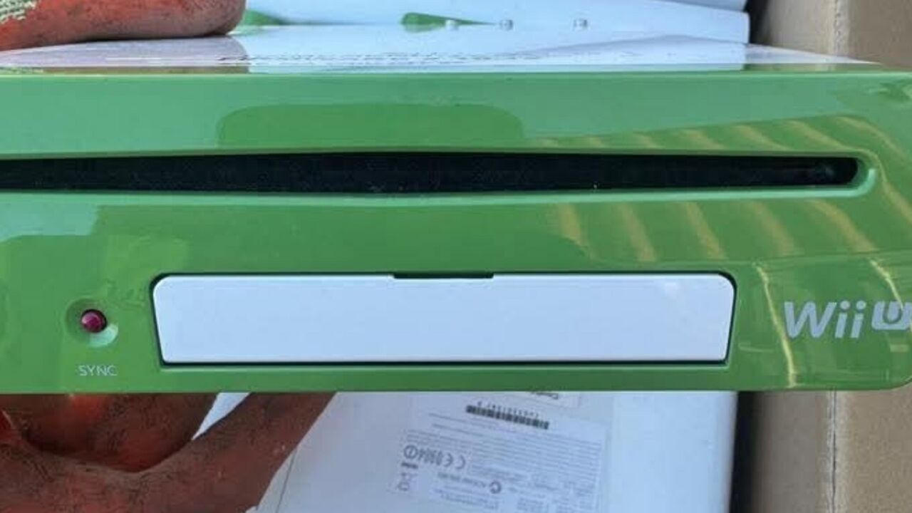 '¿Son raros?': Encuentra una caja llena de kits de desarrollo de WiiU sin tener ni idea de su valor