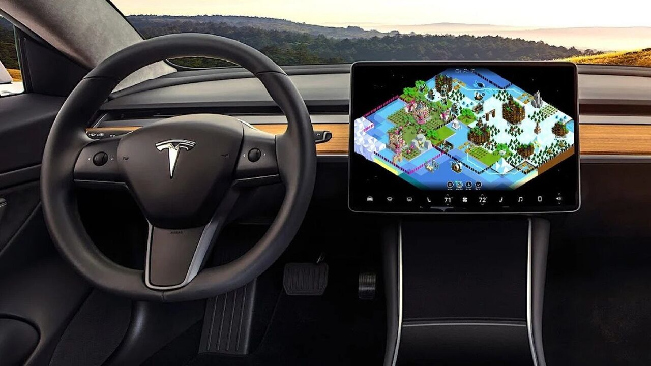 Coche contra coche: El primer torneo de videojuegos dentro de coches Tesla se celebrará en España