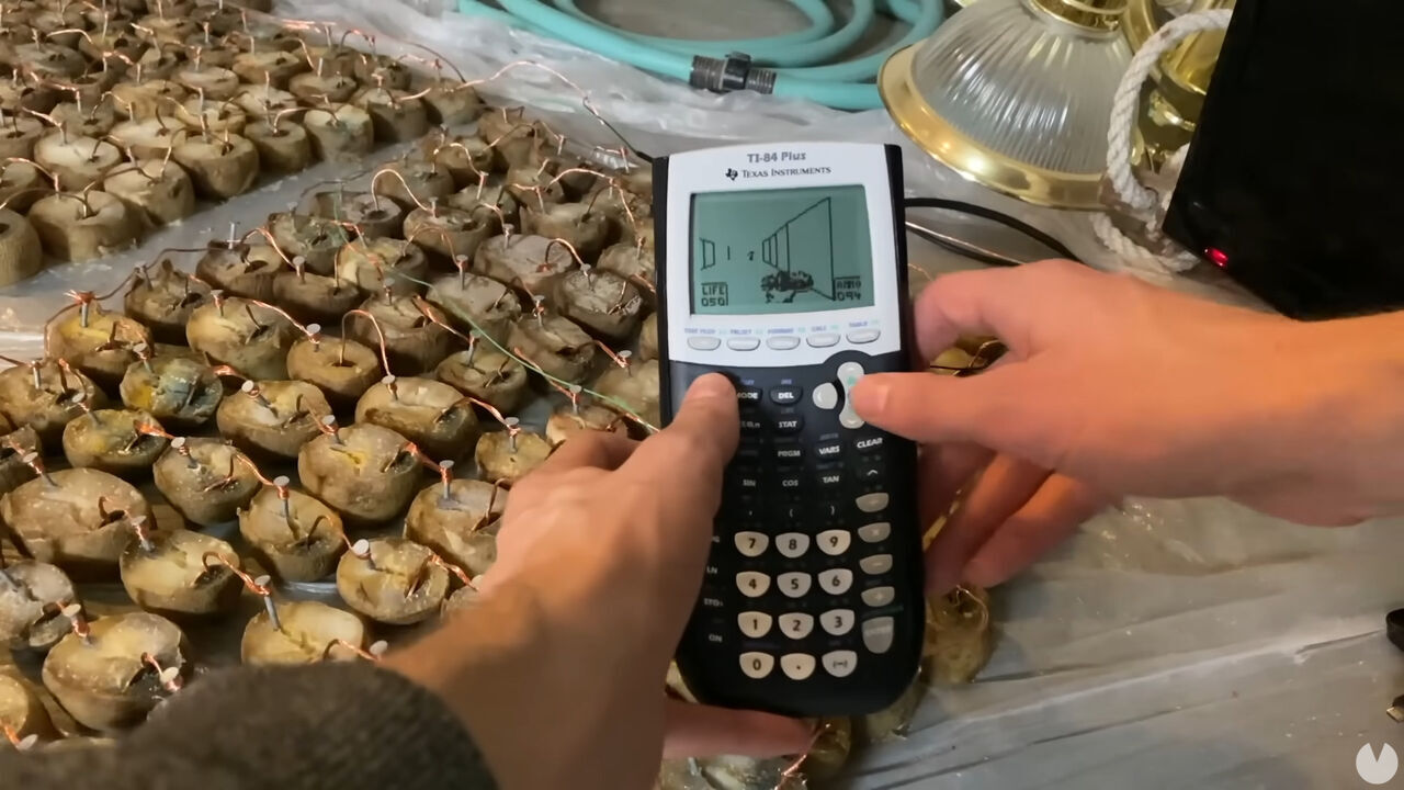 Conecta más de 200 patatas a una calculadora sólo para hacer funcionar DOOM. Noticias en tiempo real