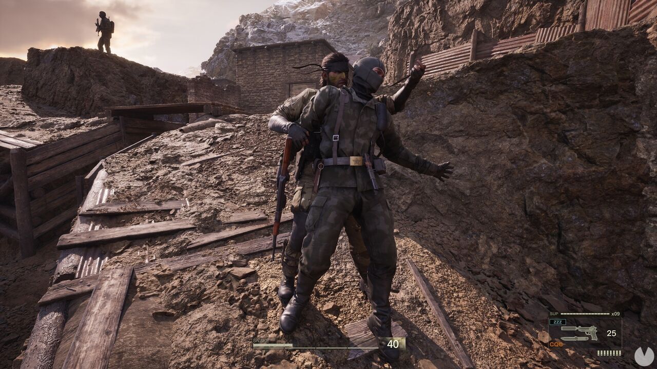 Metal Gear Solid Delta - Snake usando CQC contra un soldado ruso