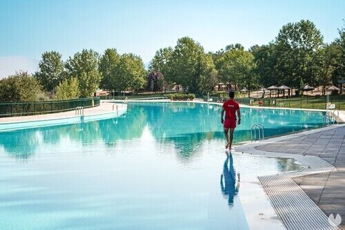 Espa�a y la piscina Riosequillo