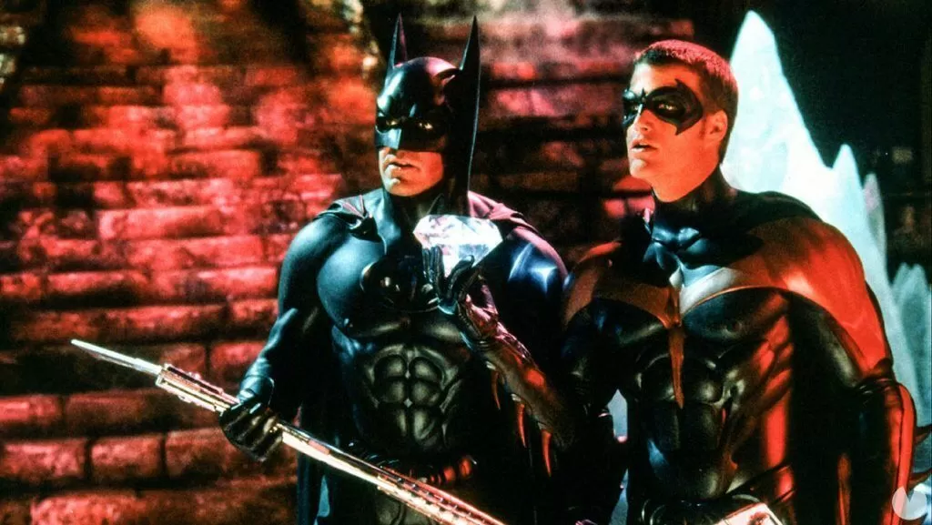 Batman y Robin: El bat-traje con pezones de George Clooney sale a subasta -  Vandal Random
