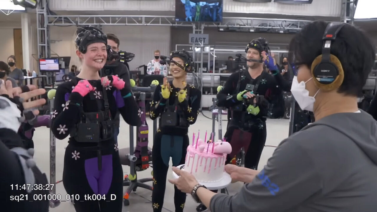 Así felicitó Kojima a Elle Fanning en pleno rodaje de Death Stranding 2