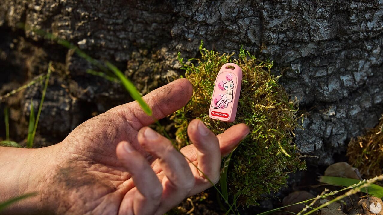Pok�mon celebra sus 30 a�os en una colaboracion especial: unidades de almacenamiento de Sandisk con Mew y Mewtwo